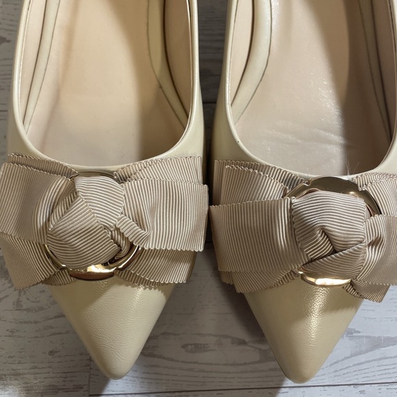 Midnight Velvet Champagne Pointed Toe Flower Heel Flat Slip On Shoes Women's 7W - Picture 12 of 12